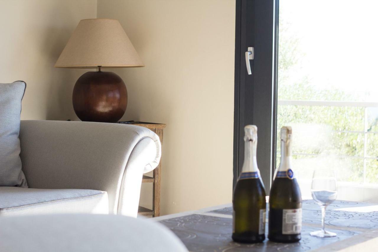 Olivia Estate Villa With Private Swimming Pool 엘리아 외부 사진